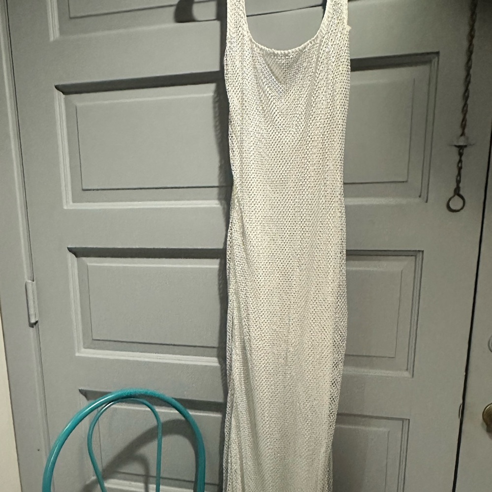 Elegant White Sleeveless Dress